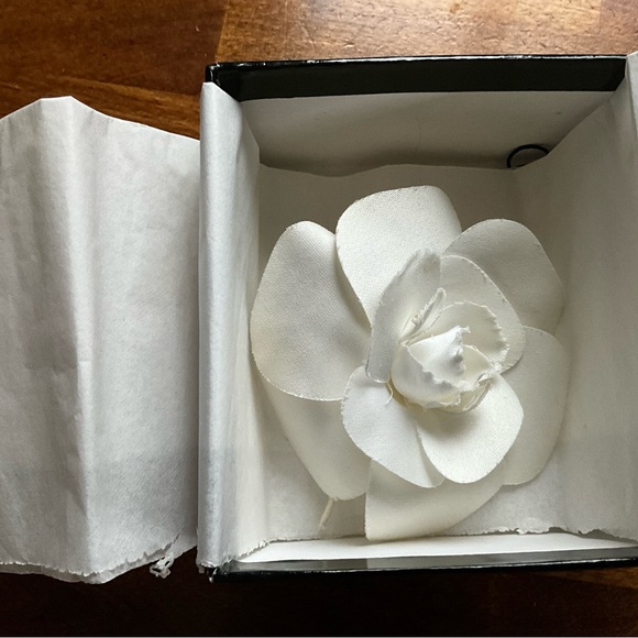Chanel Camellia Flower Broochh in White Silk - Picture 7 of 7